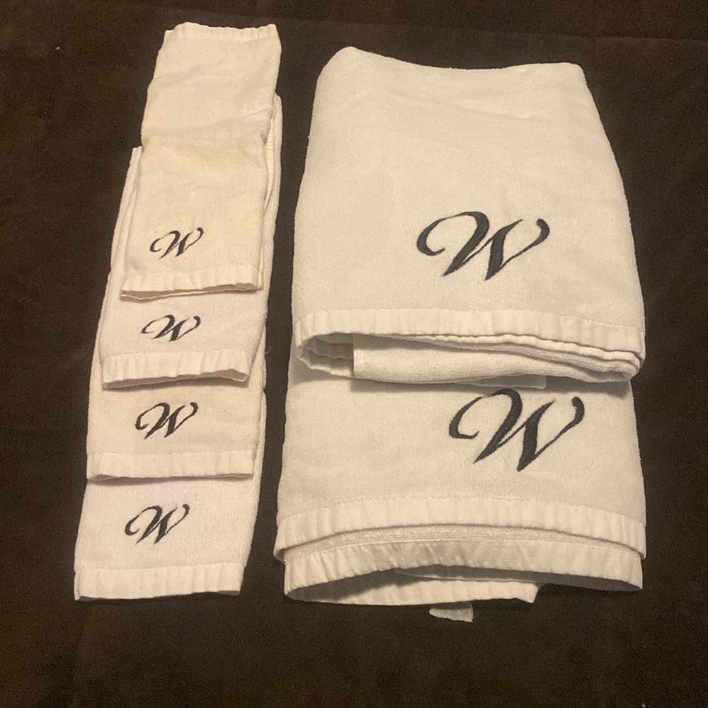 “W” embroidered towels and wash rags